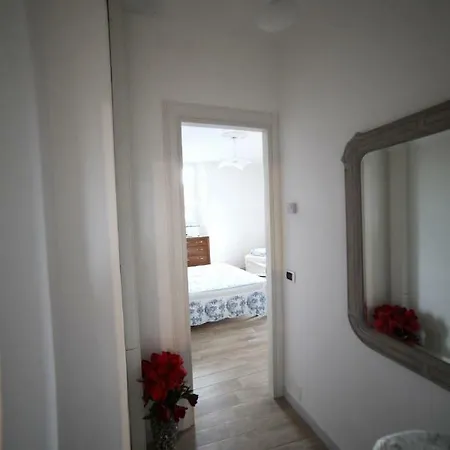 Agora Oda ve Kahvaltı Sarzana