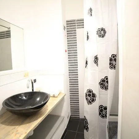 Agora 4*