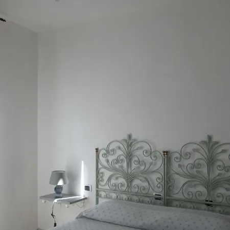 Agora 4*