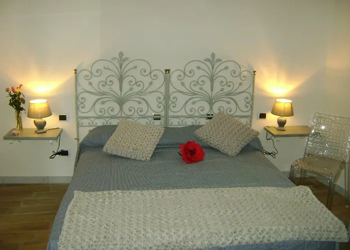 לינה וארוחת בוקר Agora 4*